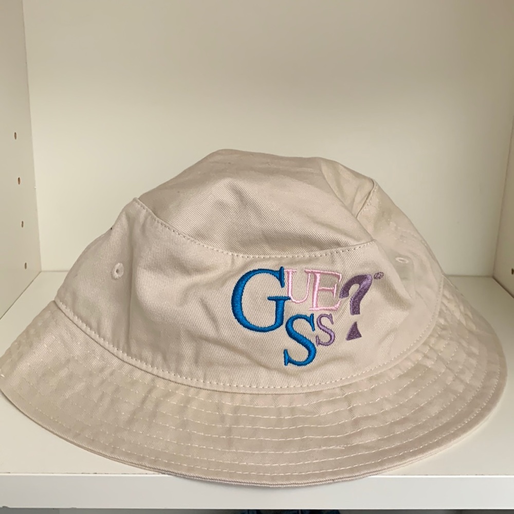 Bucket hat